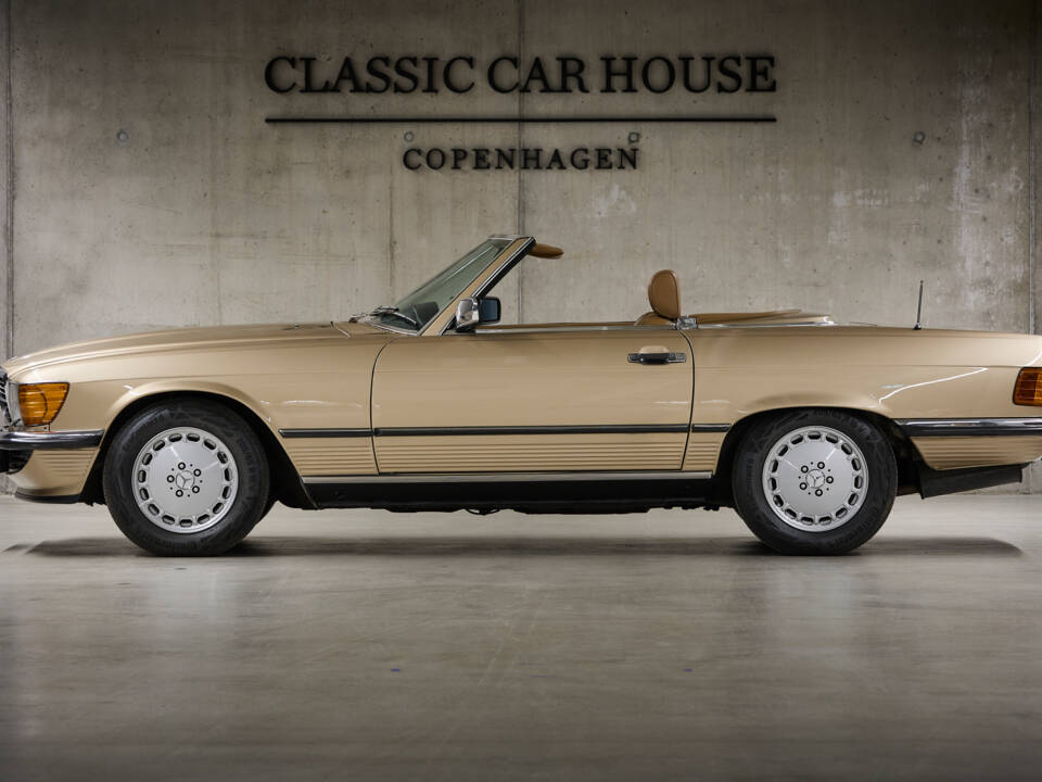 Image 2/99 of Mercedes-Benz 300 SL (1987)