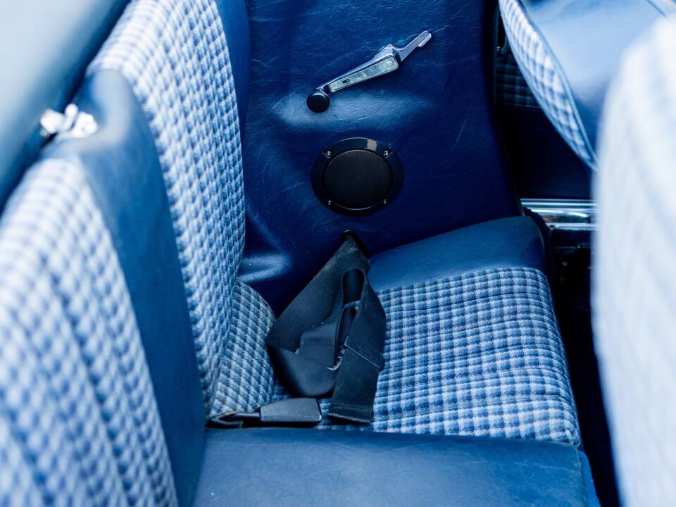 Image 40/47 of Mercedes-Benz 300 SL (1987)