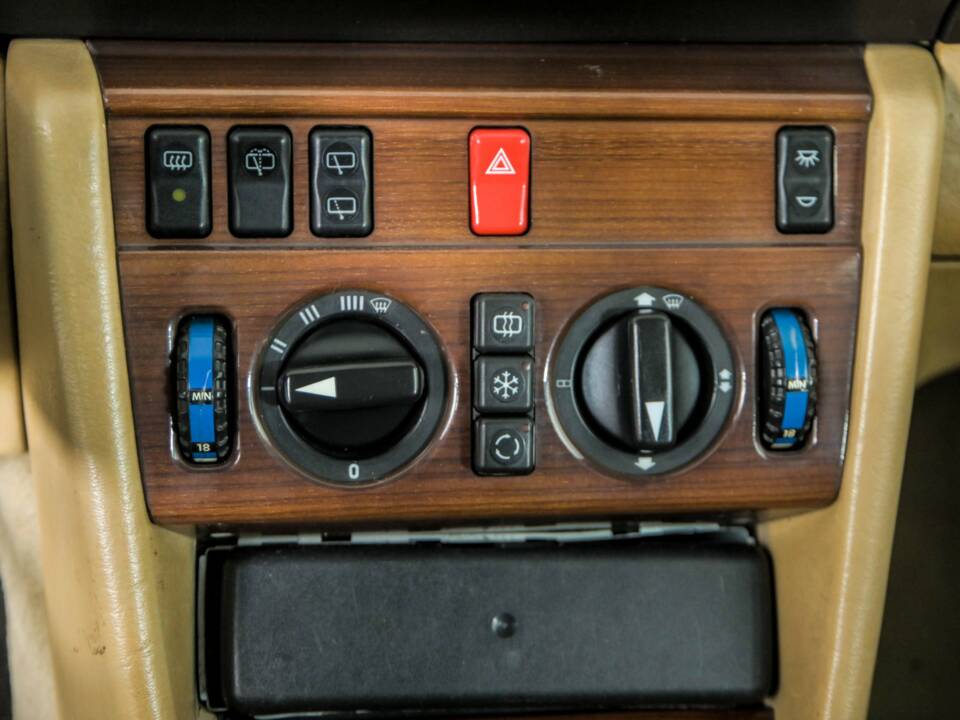 Image 25/50 of Mercedes-Benz 300 TD (1986)