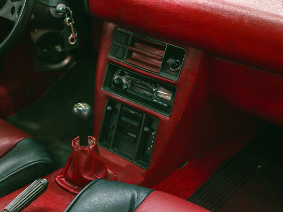 Image 24/39 of Lancia Beta Coupe 2000 i.e. (1982)
