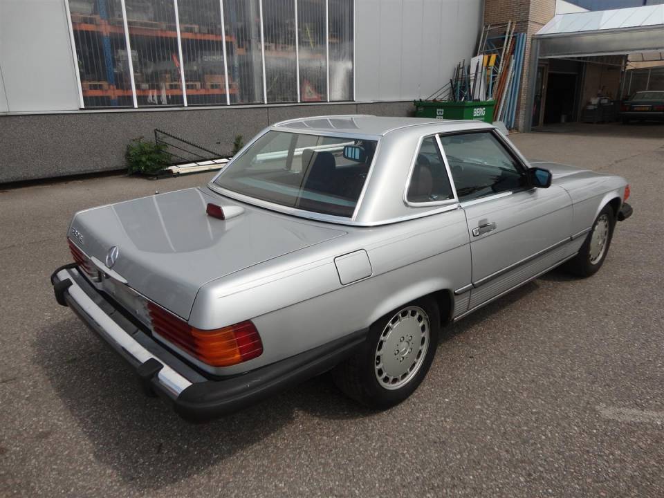 Image 17/36 de Mercedes-Benz 560 SL (1986)