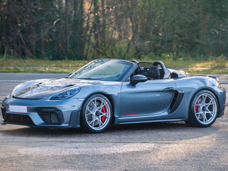 Image 6/22 of Porsche 718 Spyder RS Weissach (2024)