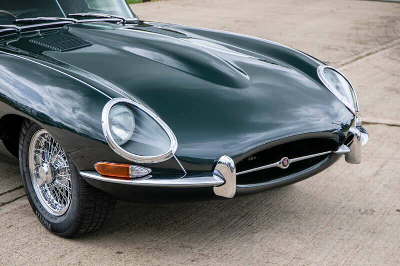 Image 8/36 de Jaguar E-Type (1967)