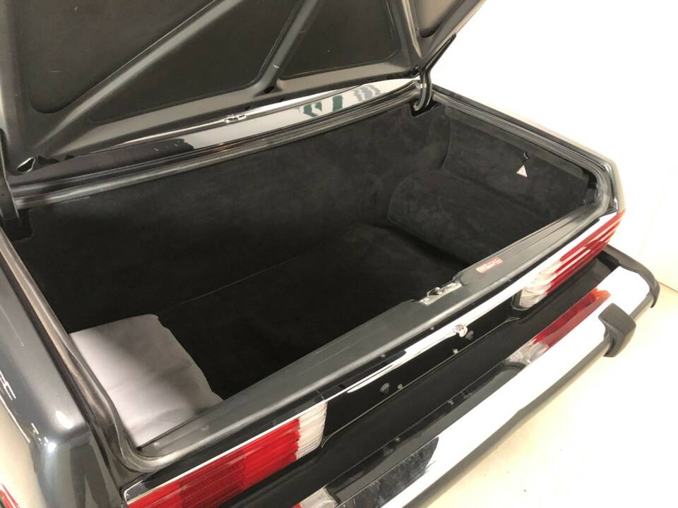 Afbeelding 11/24 van Mercedes-Benz 560 SL (1988)