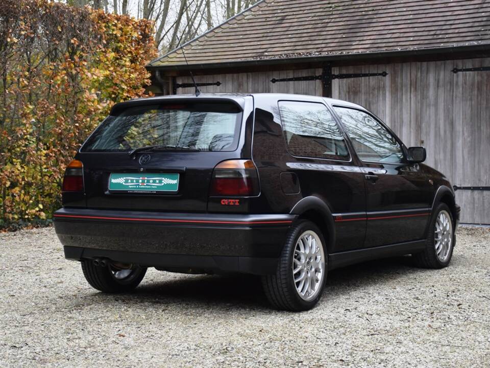Image 13/41 de Volkswagen Golf III 2.0 GTI &quot;Edition&quot; (1997)