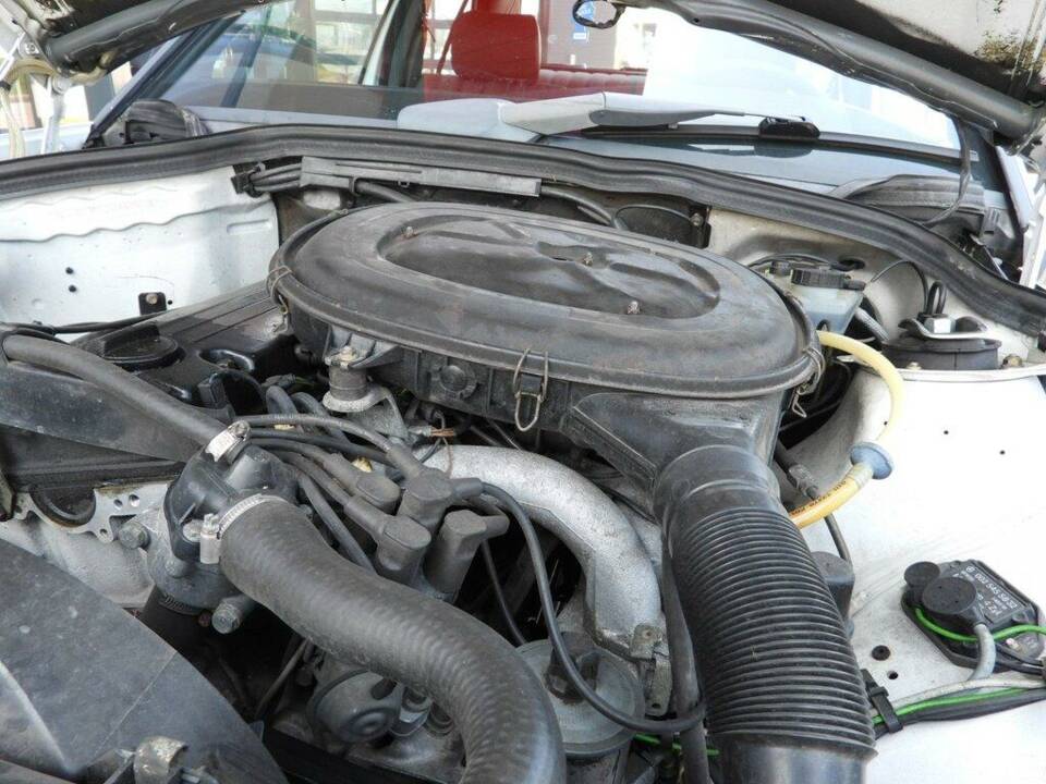 Bild 13/15 von Mercedes-Benz 190 E (1988)