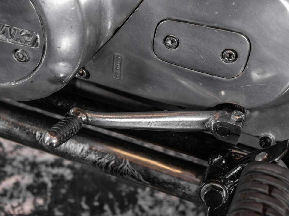 Bild 25/40 von Kawasaki Z 400 (1976)