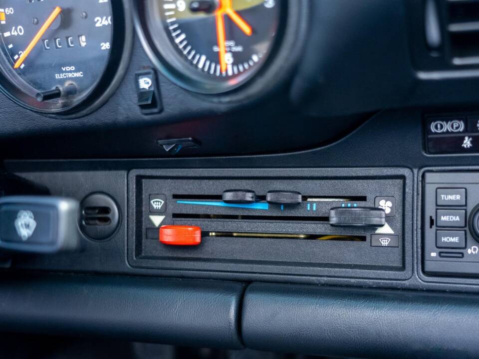 Bild 17/21 von Porsche 911 Carrera 3.2 (1987)