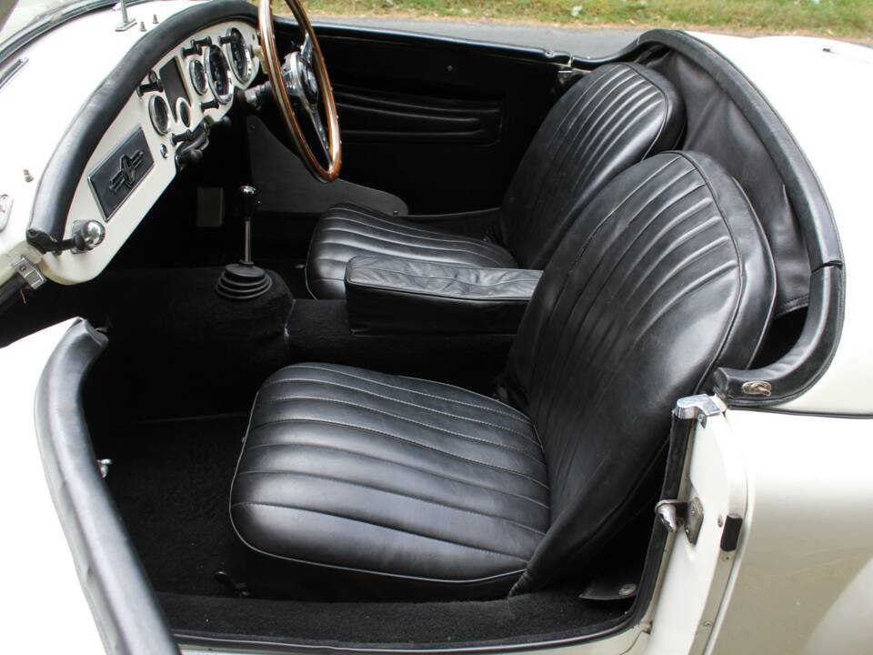 Image 11/15 of MG MGA 1500 (1958)