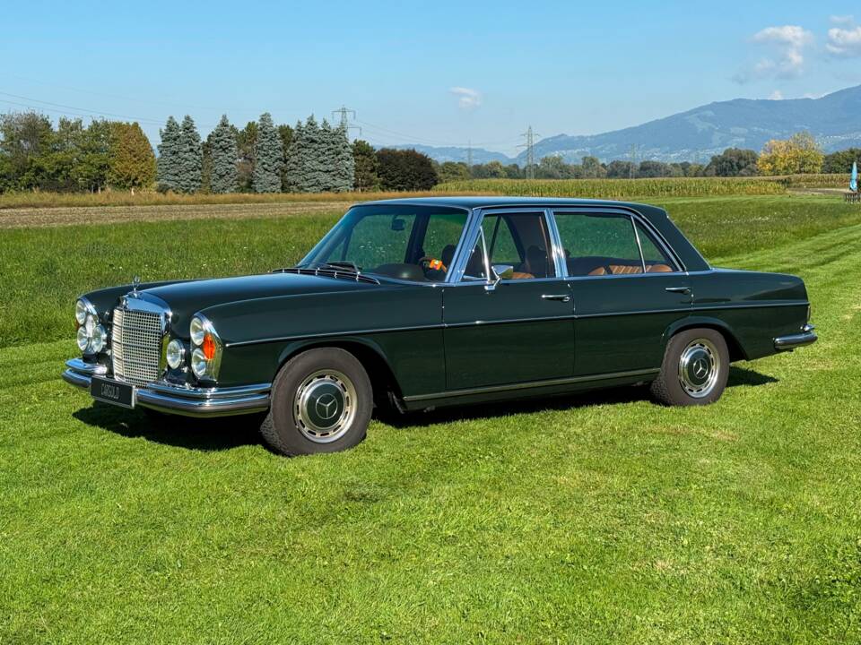 Image 21/39 of Mercedes-Benz 300 SEL 6.3 (1970)