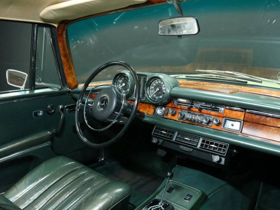 Image 27/49 of Mercedes-Benz 280 SE (1970)