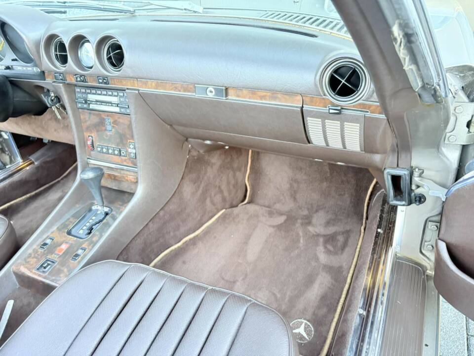 Image 31/50 of Mercedes-Benz 560 SL (1987)