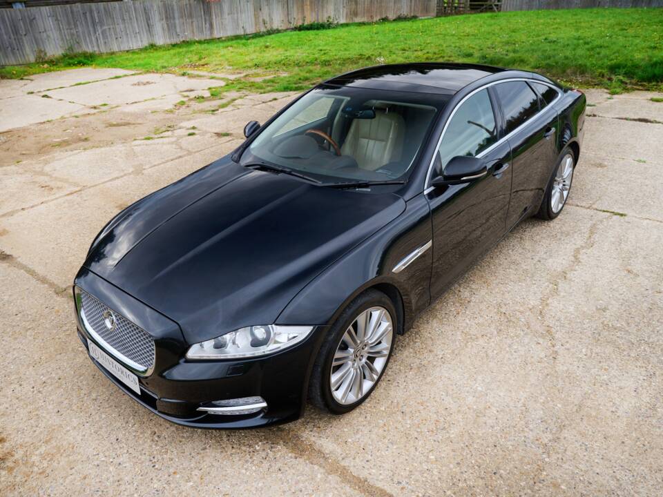Bild 29/50 von Jaguar XJ 5.0 (2011)