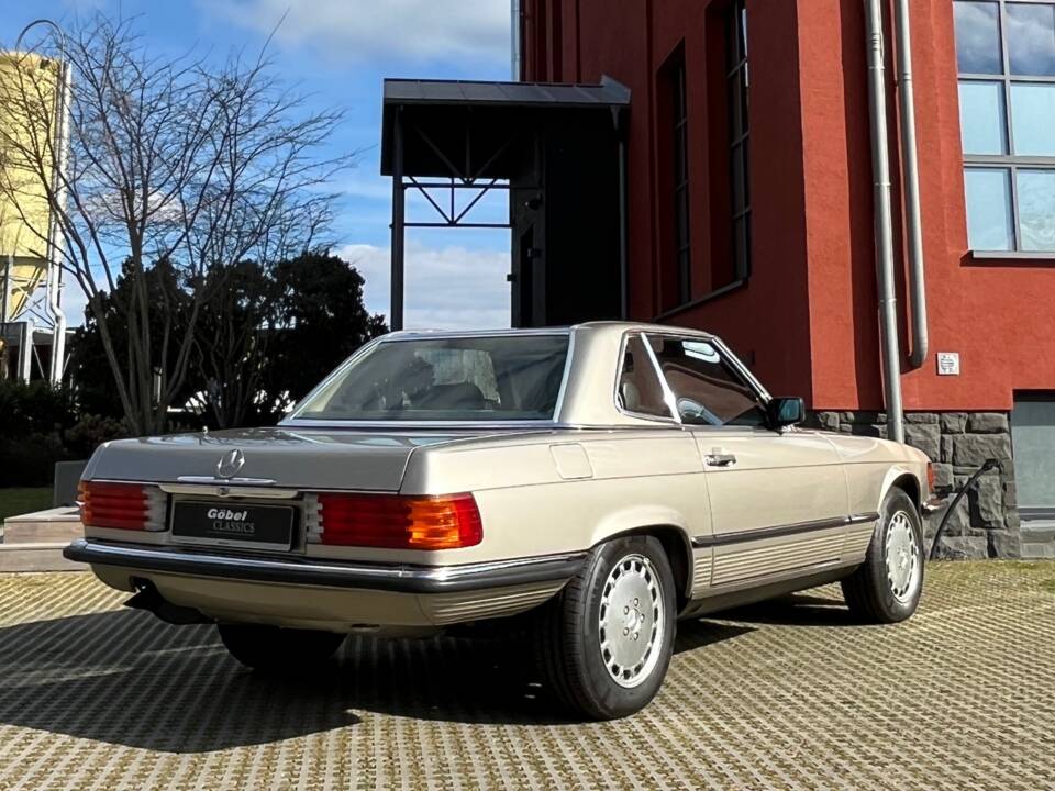 Afbeelding 6/37 van Mercedes-Benz 560 SL (1987)