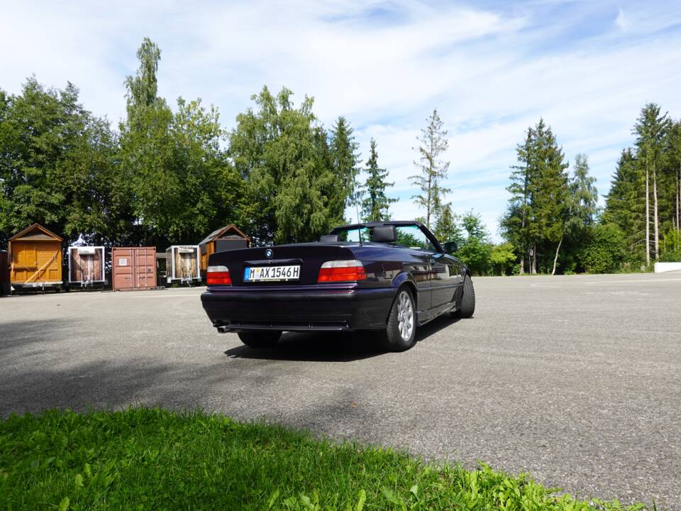 Image 5/21 de BMW 320i (1994)