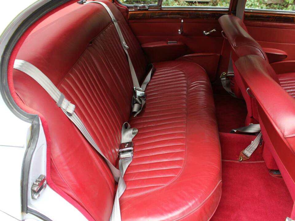 Image 14/18 of Jaguar Mk II 3.4 (1961)