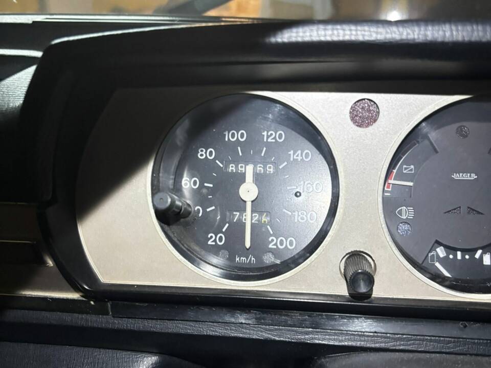 Image 17/55 de Peugeot 504 GL (1979)