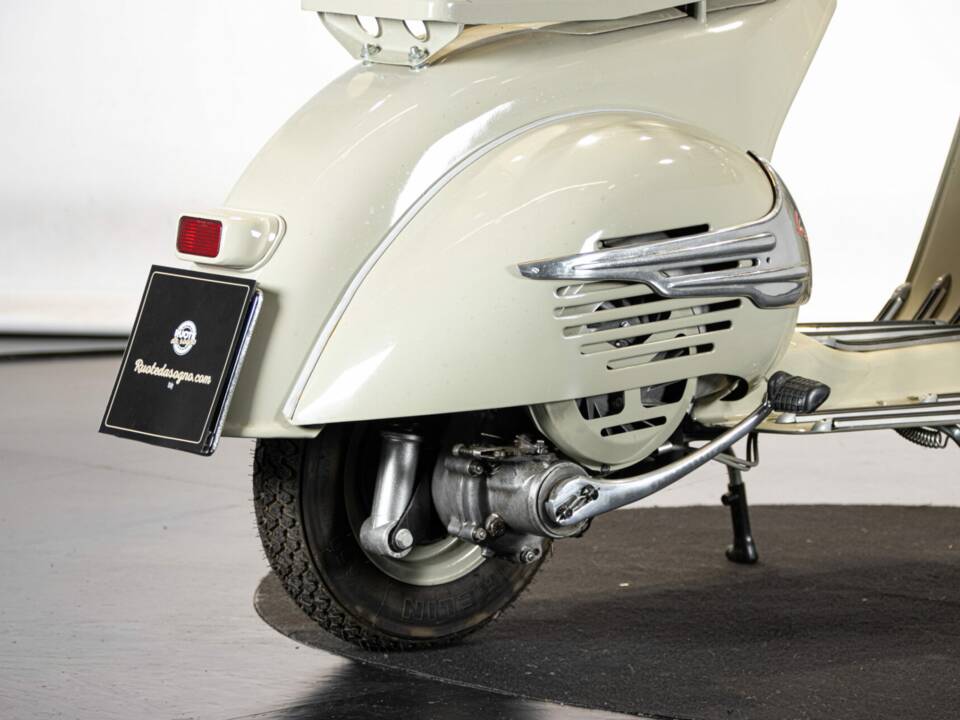 Bild 22/50 von Piaggio Vespa 150 "Struzzo" VL (1955)