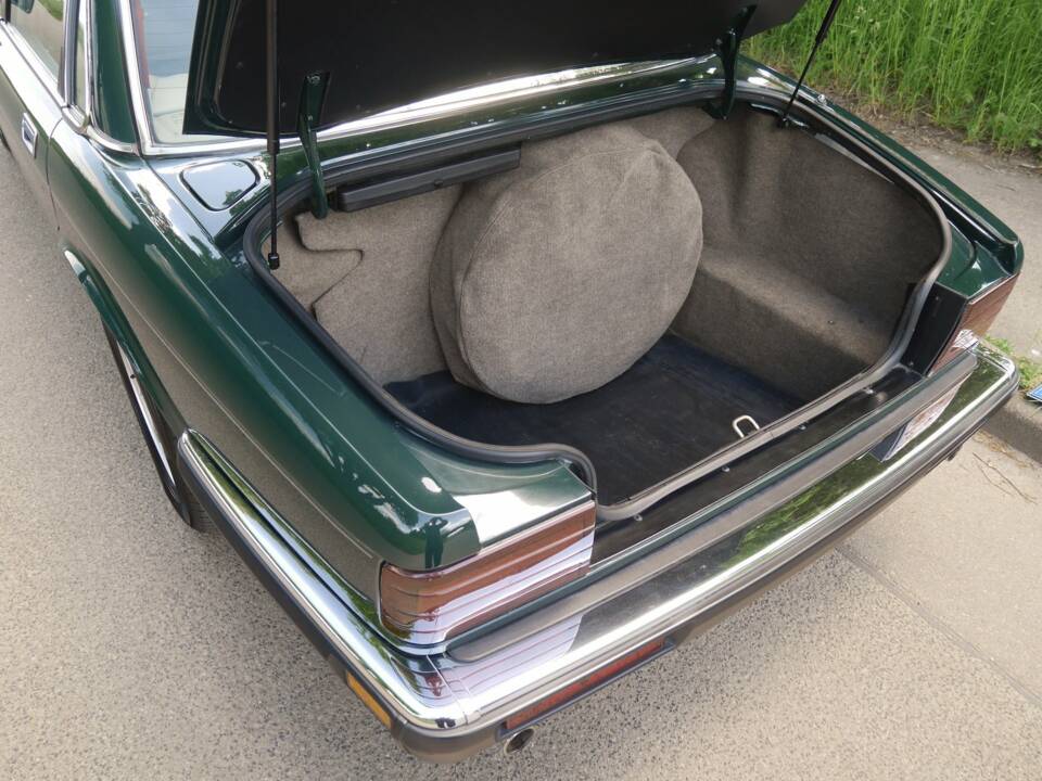 Image 29/33 of Jaguar Sovereign 3.6 (1988)