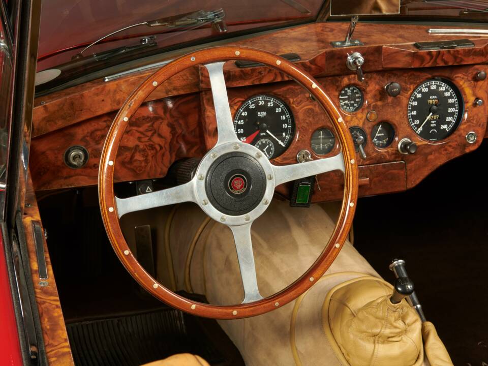 Immagine 2/11 di Jaguar XK 140 SE DHC (1957)