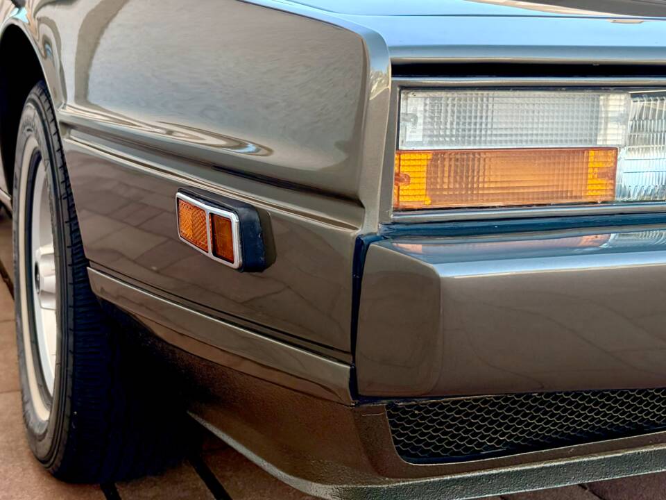 Image 8/18 of Aston Martin Lagonda (1982)