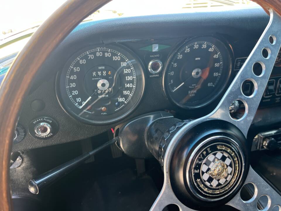 Image 13/15 de Jaguar E-Type (1969)