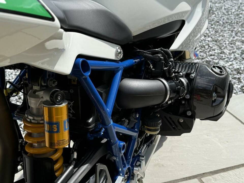 Image 9/10 of BMW HP2 Sport (2010)