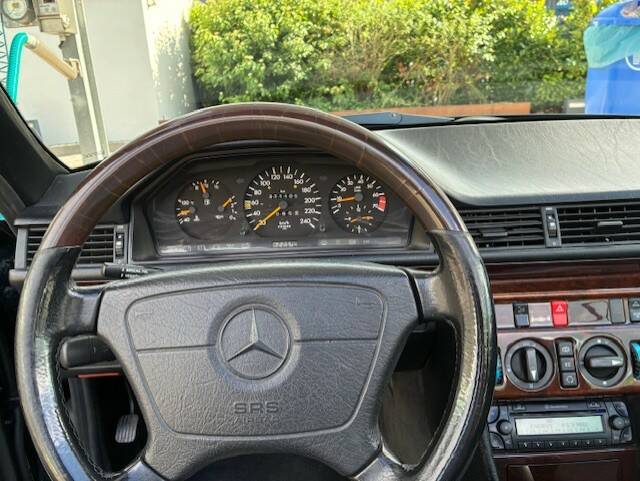 Bild 12/14 von Mercedes-Benz E 220 (1996)