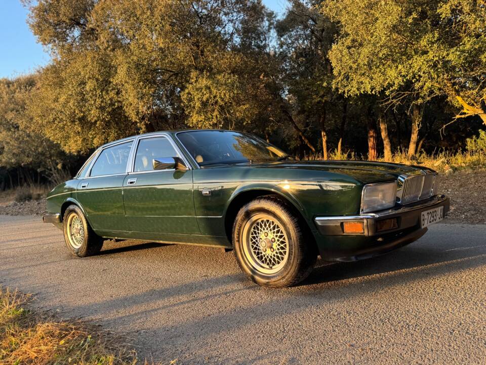 Image 5/40 of Jaguar Sovereign 3.6 (1989)