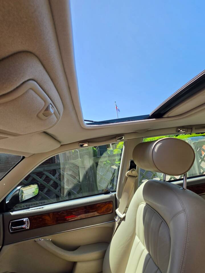Image 15/26 of Jaguar XJ 6 4.0 Sovereign (1996)