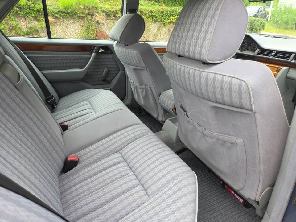 Afbeelding 45/54 van Mercedes-Benz 200 E (1992)