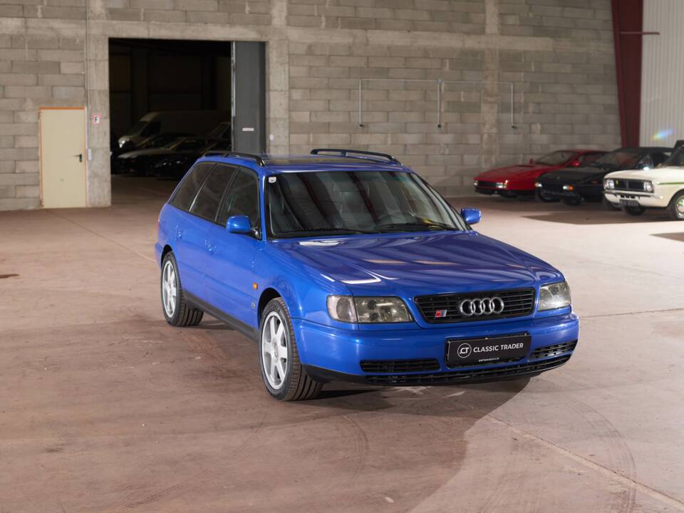 Image 26/113 of Audi S6 Plus Avant (1996)