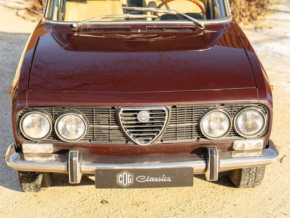 Immagine 11/49 di Alfa Romeo 2000 Berlina (1973)
