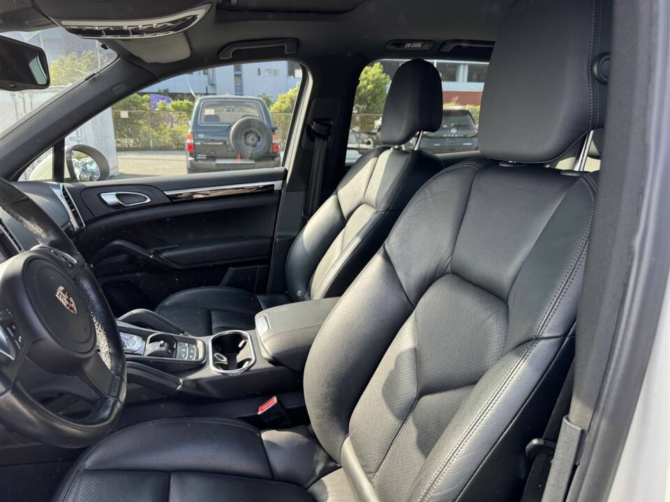 Bild 11/61 von Porsche Cayenne S (2010)
