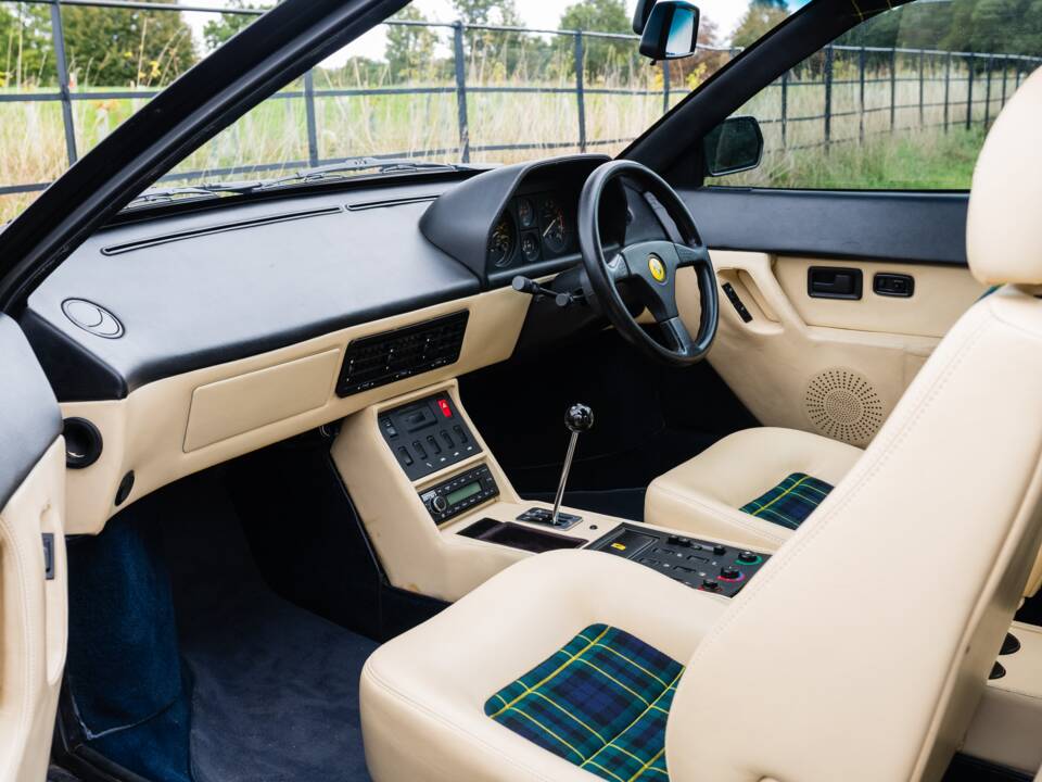Imagen 28/58 de Ferrari Mondial T (1990)