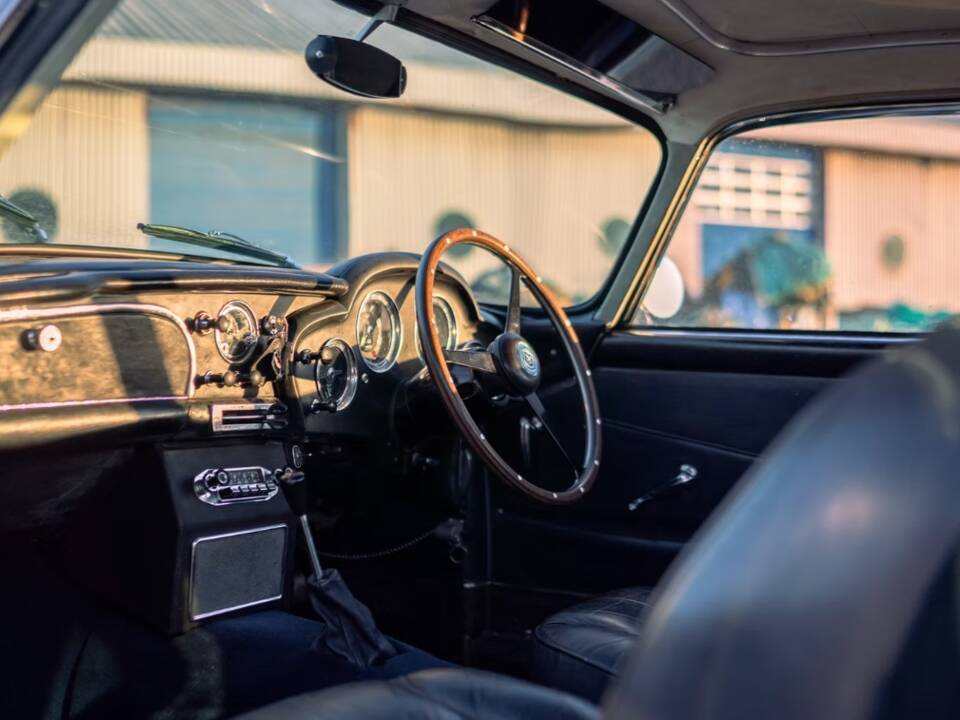 Image 16/24 of Aston Martin DB 4 (1962)