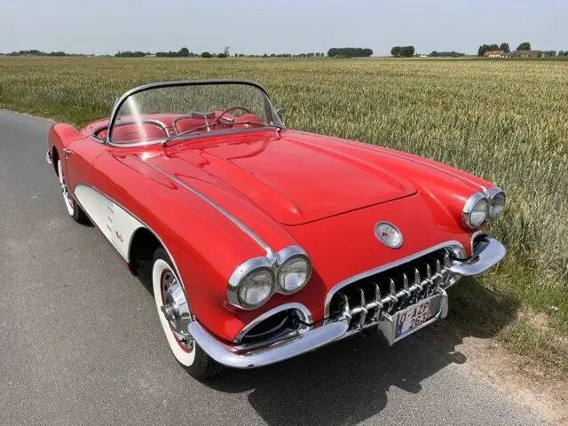 Image 3/8 of Chevrolet Corvette (1960)