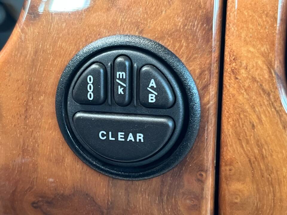 Image 8/50 of Jaguar XJ 8 Sovereign (2000)