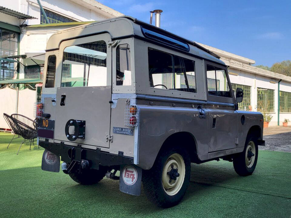 Bild 11/39 von Land Rover 88 (1981)