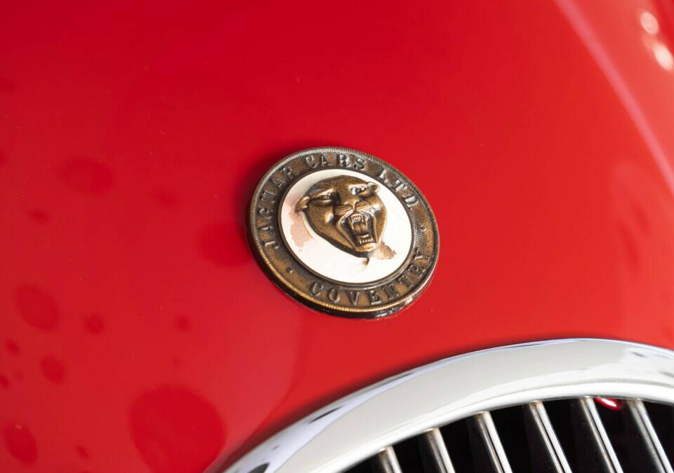 Image 17/30 of Jaguar XK 120 SE OTS (1953)