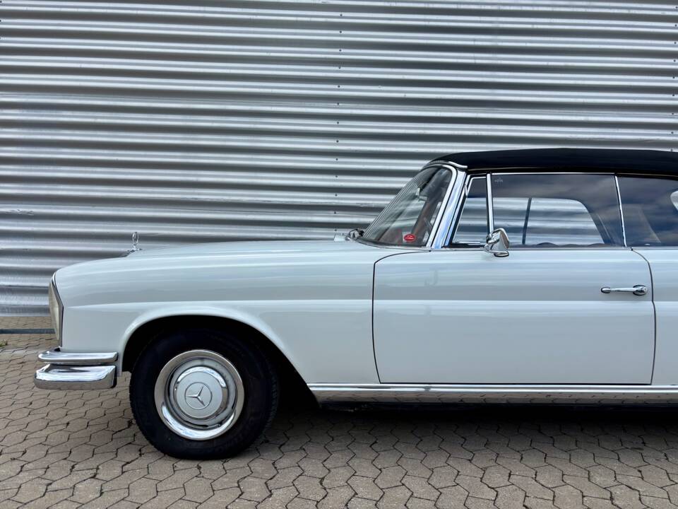 Image 19/33 of Mercedes-Benz 250 SE (1966)