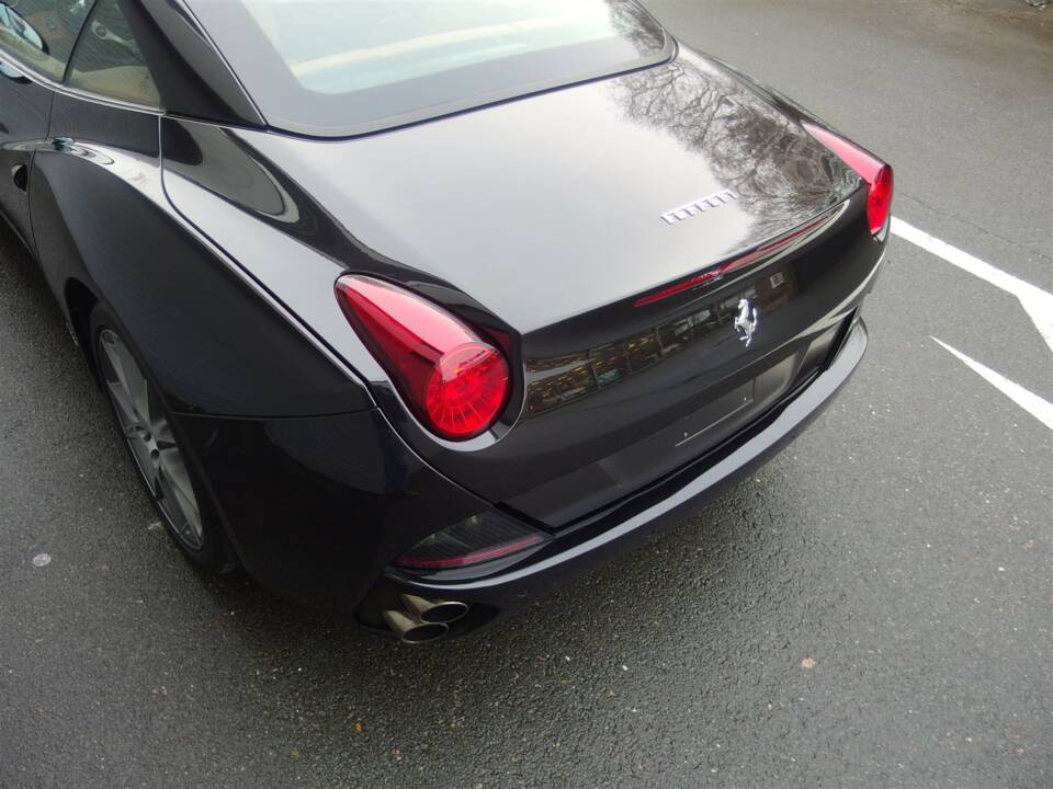 Image 12/99 of Ferrari California (2010)