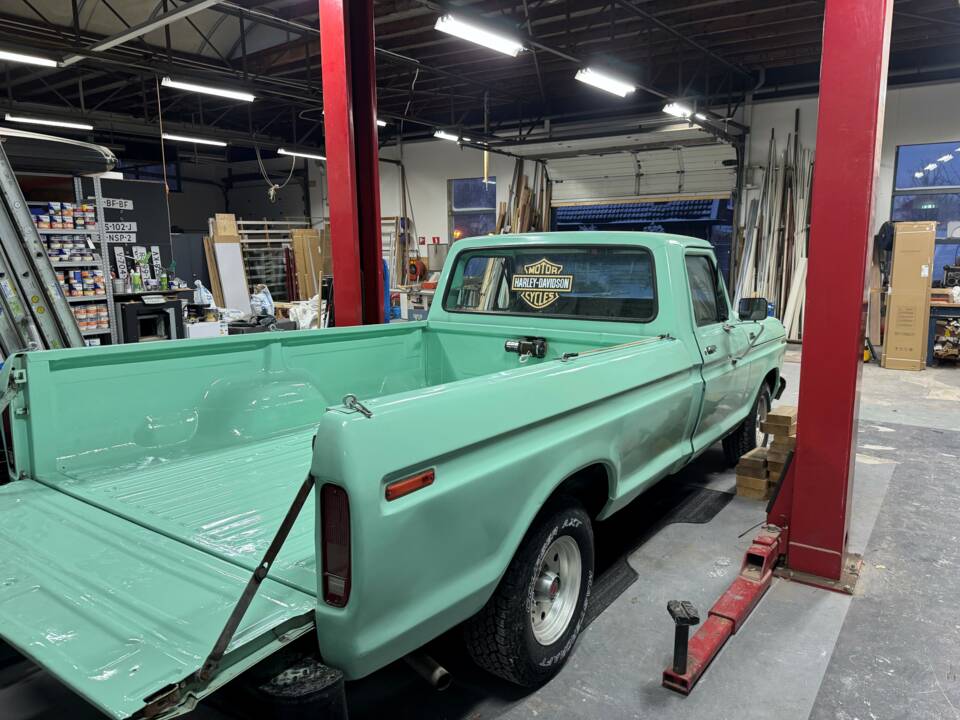 Image 2/9 of Ford F-150 Ranger (1979)