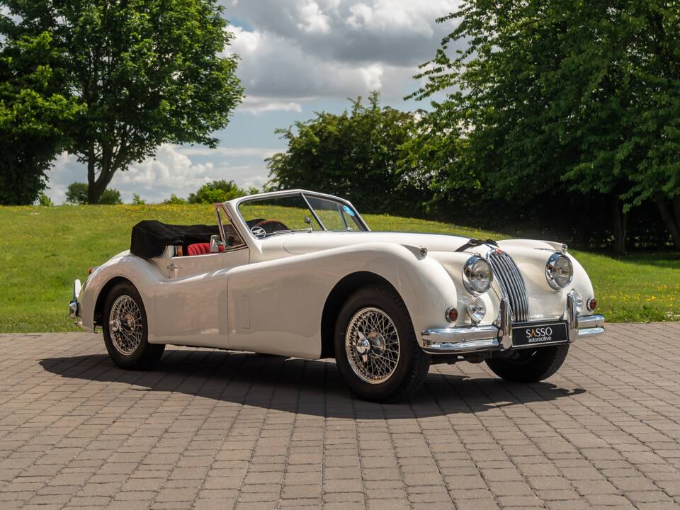 Image 5/58 of Jaguar XK 140 SE DHC (1955)