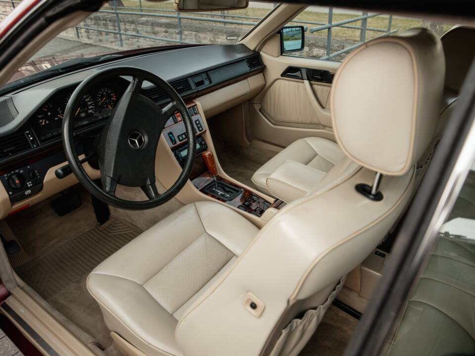 Bild 5/12 von Mercedes-Benz 300 CE-24 (1992)