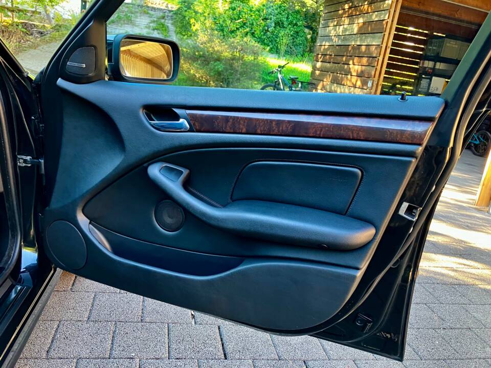 Image 14/21 of ALPINA B3 3.3 Allrad Touring (2002)