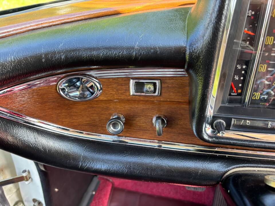 Image 31/64 of Mercedes-Benz 220 S b (1965)