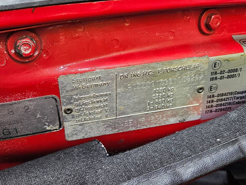 Immagine 29/37 di Porsche 911 Carrera 3.2 (1985)