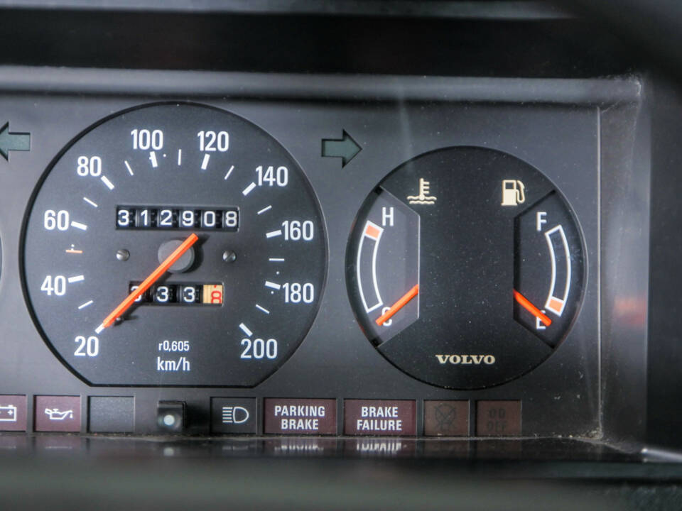 Image 21/50 of Volvo 245 GLE (1982)