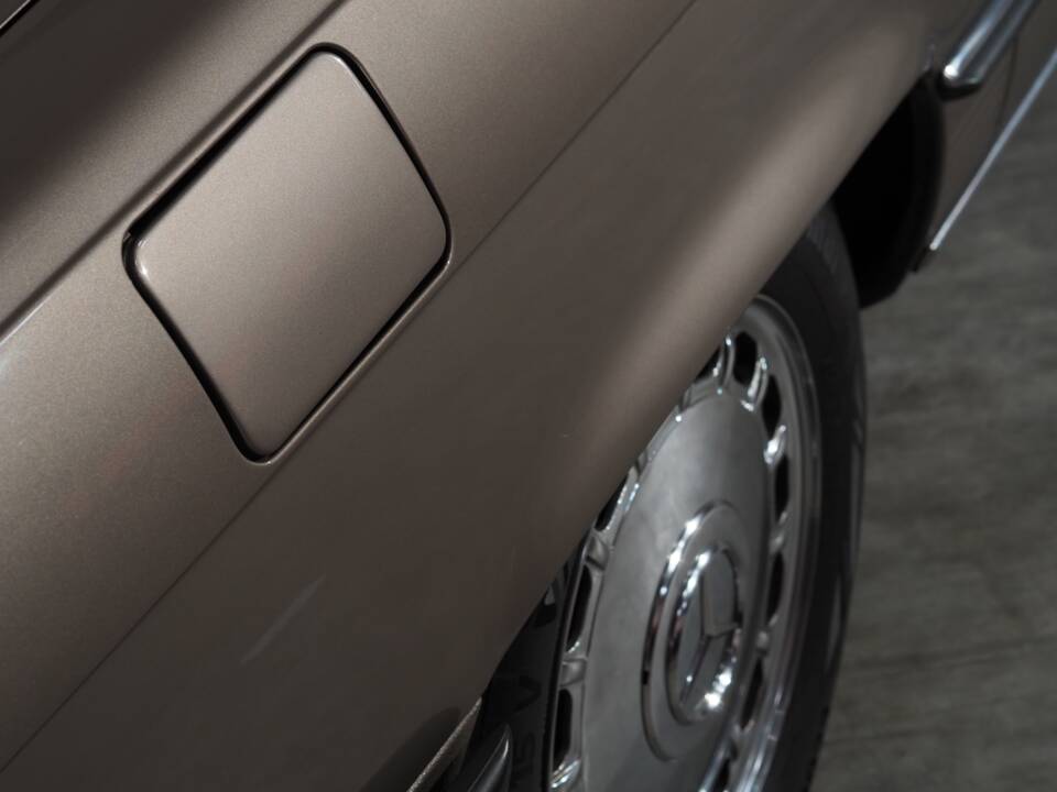 Image 41/50 of Mercedes-Benz 560 SL (1988)